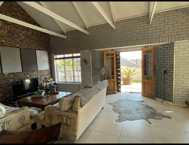 3 BEDROOM HOUSE FOR SALE IN MIDDEDORP